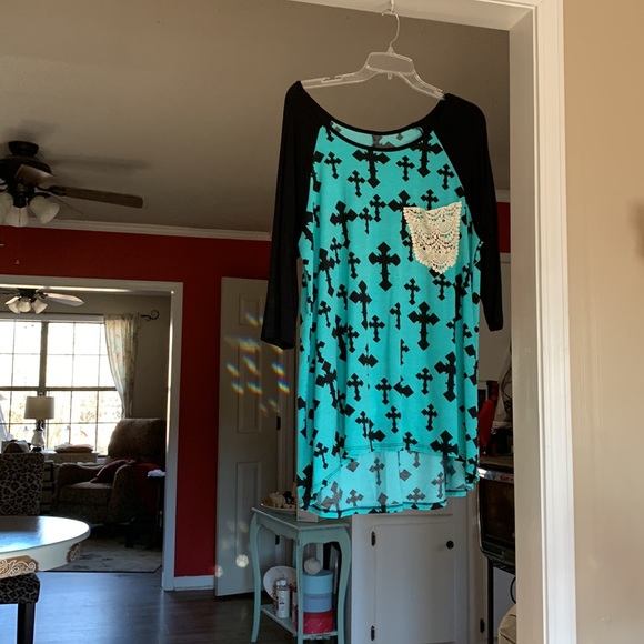 Turquoise T-shirt style tunic with cross and lace detail top LG-XL - Picture 2 of 10